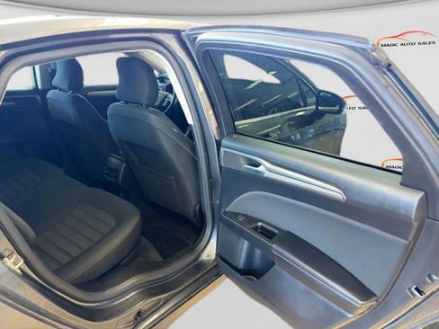 Used 2019 Ford Fusion SE FWD image 13