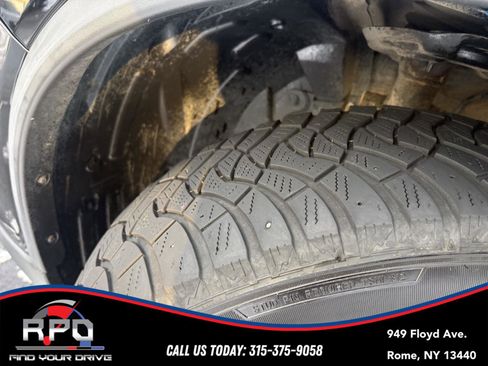 Used 2018 Nissan Rogue SV image 11