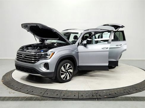 Used 2024 Volkswagen Atlas SE image 11