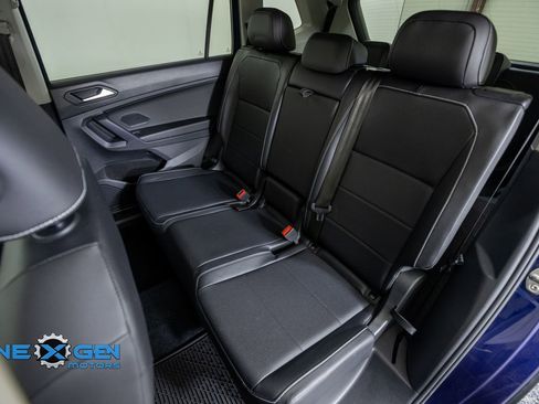Used 2021 Volkswagen Tiguan SE FWD image 31