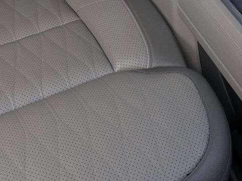 New 2025 Ford F350 Platinum w/ Platinum Plus Package image 16