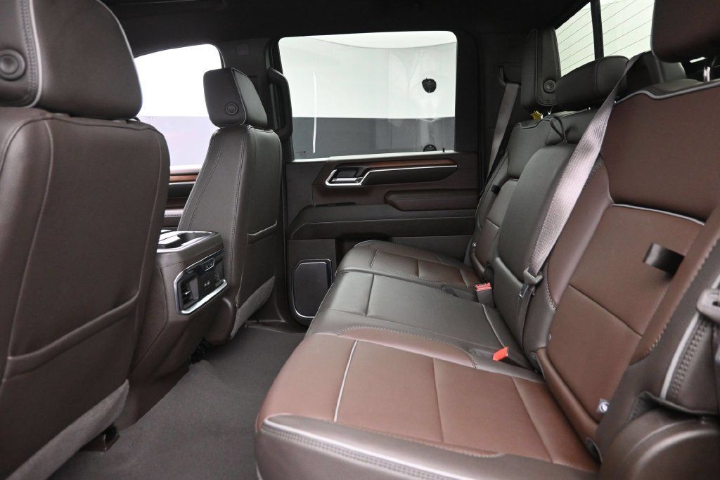 Used 2024 GMC Sierra 2500 Denali w/ Denali Reserve Package AWD/4WD image 12