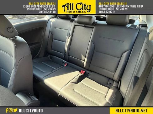 Used 2015 Volkswagen Golf S image 11