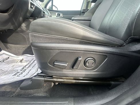 Used 2023 Kia Sorento SX image 18