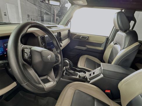 Used 2023 Ford Bronco Wildtrak image 8