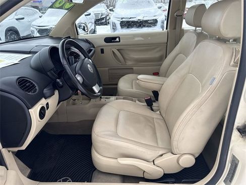 Used 2008 Volkswagen Beetle S image 9