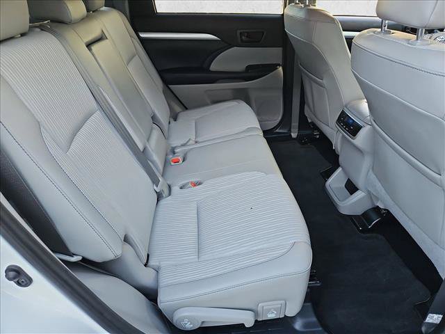 Used 2019 Toyota Highlander Plus FWD image 19