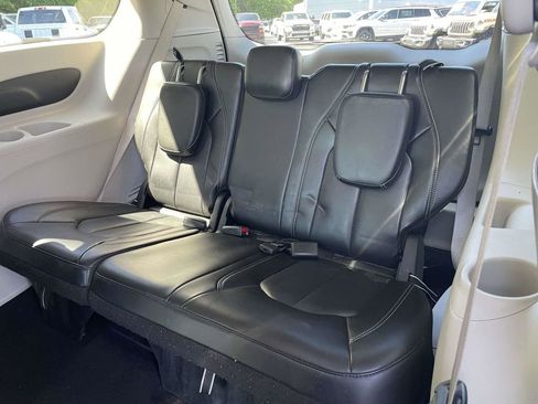 Certified 2023 Chrysler Pacifica Touring-L FWD image 22