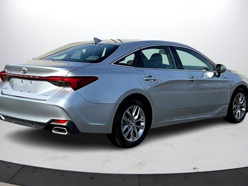 Used 2019 Toyota Avalon XLE image 8