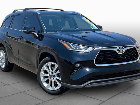 Used 2024 Toyota Highlander Limited AWD/4WD image 3