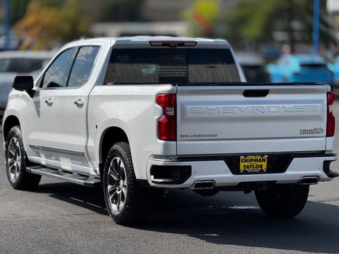 Used 2022 Chevrolet Silverado 1500 High Country w/ Technology Package image 18