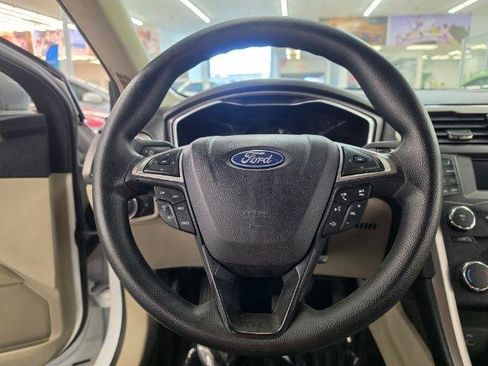 Used 2018 Ford Fusion SE FWD image 10