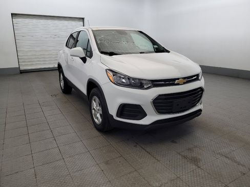 Used 2019 Chevrolet Trax LS w/ Tint and Cruise Package AWD/4WD image 13