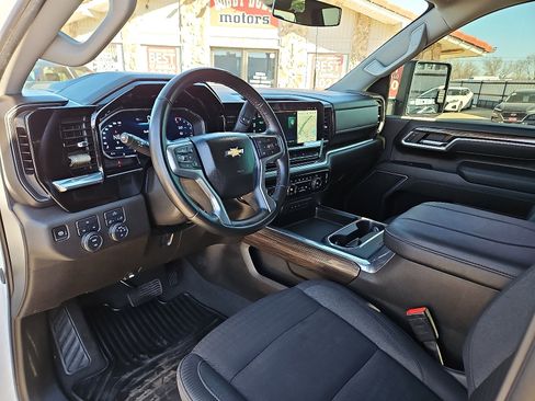Used 2025 Chevrolet Silverado 2500 LT w/ Convenience Package image 11