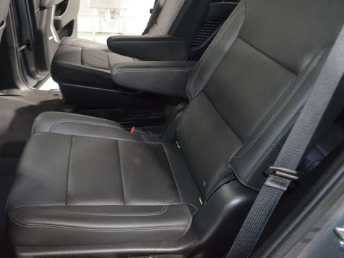 Used 2022 Chevrolet Tahoe Z71 w/ Luxury Package image 19