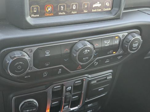 Used 2021 Jeep Gladiator Sport AWD/4WD image 13