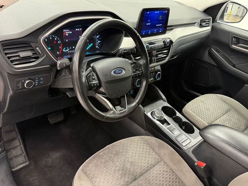 Used 2022 Ford Escape SE w/ SE Sport Appearance Package AWD/4WD image 3