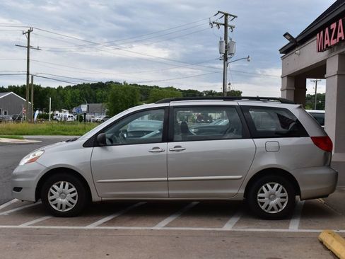 Used 2010 Toyota Sienna CE FWD image 5