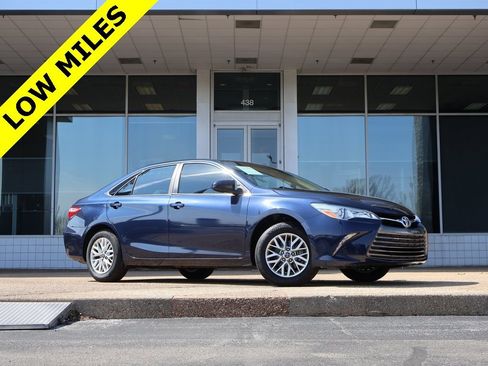 Used 2017 Toyota Camry LE image 1
