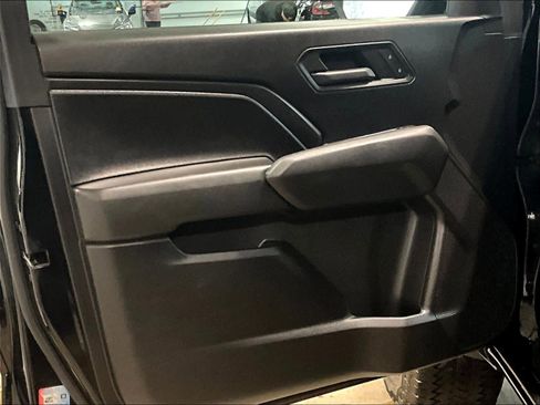 Used 2023 Chevrolet Colorado Trail Boss image 9