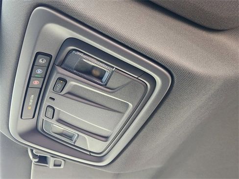 Used 2025 Chevrolet Silverado 1500 Custom image 25