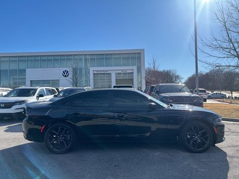 Used 2022 Dodge Charger SXT w/ Blacktop Package image 2