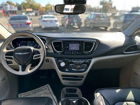 Used 2018 Chrysler Pacifica Limited w/ Advanced Safetytec Group image 18