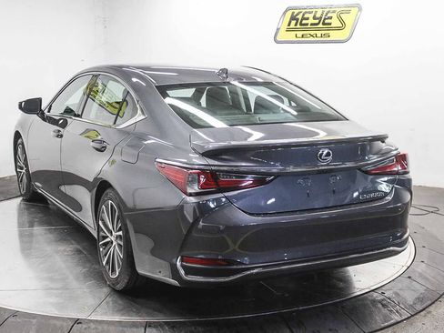 Certified 2025 Lexus ES 300h w/ Premium Package FWD image 8