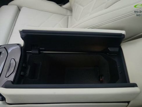 Used 2024 BMW i5 eDrive40i w/ Executive Package RWD image 54
