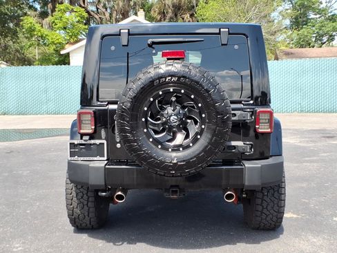 Used 2018 Jeep Wrangler Unlimited Sahara AWD/4WD image 6