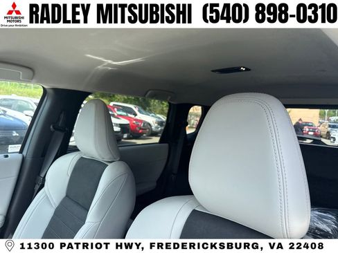 New 2026 Mitsubishi Outlander SE image 2