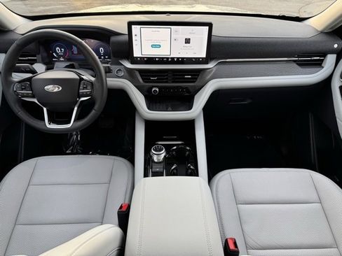 Used 2025 Ford Explorer Platinum w/ LUX Leather Package image 7