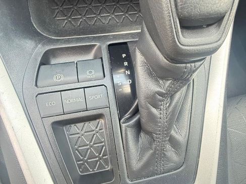 Used 2020 Toyota RAV4 XLE FWD image 17
