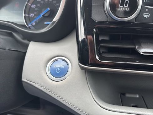 Used 2020 Toyota Highlander XLE image 34