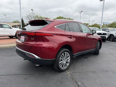 Certified 2024 Toyota Venza XLE AWD/4WD image 9