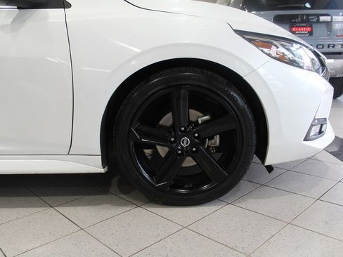 Used 2022 Nissan Sentra SR w/ SR Premium Package image 12