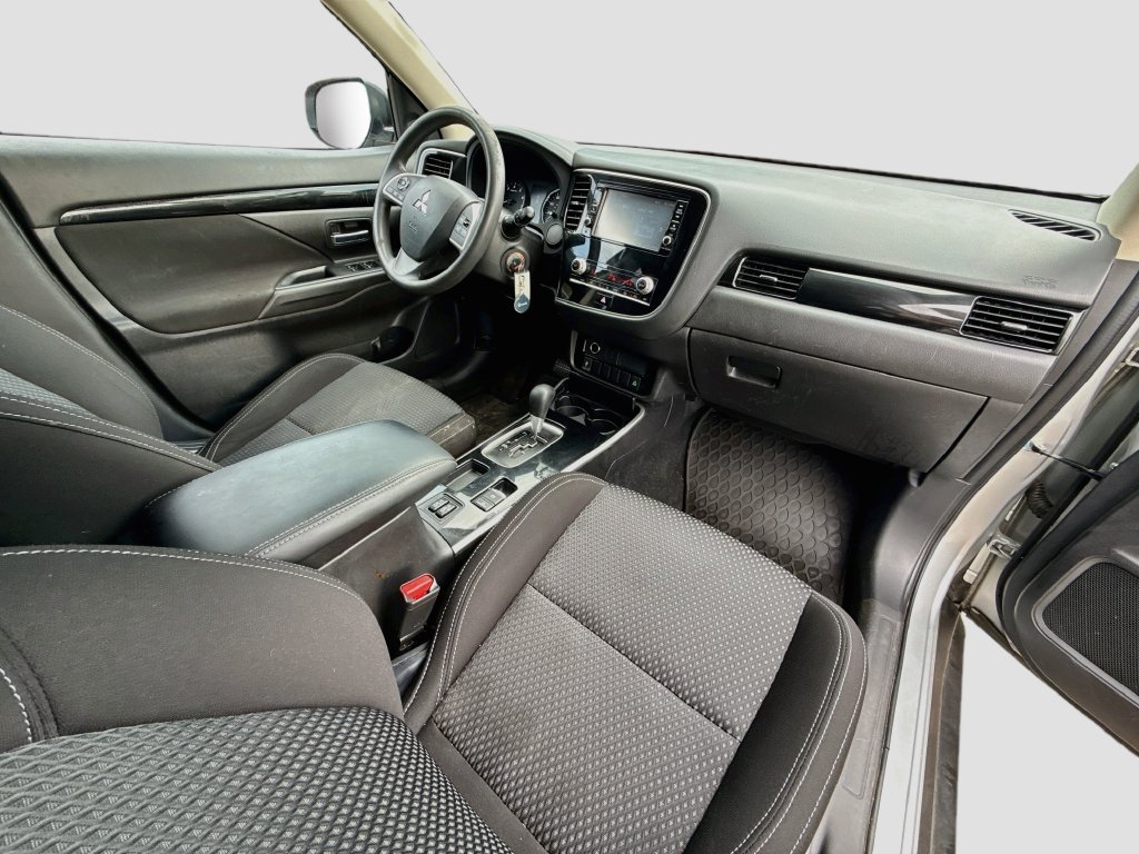 Used 2020 Mitsubishi Outlander ES FWD image 31