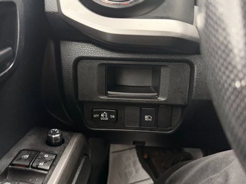 Used 2018 Toyota Tacoma SR5 image 18