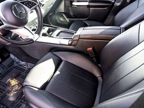 Used 2025 Mercedes-Benz GLB 250 GLB 250 image 14