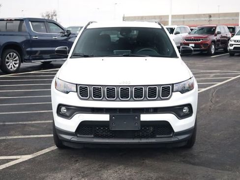 Used 2025 Jeep Compass Latitude image 2