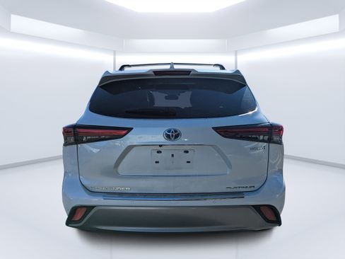 Used 2023 Toyota Highlander Platinum image 7