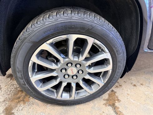 Used 2021 GMC Acadia Denali w/ Denali Ultimate Package image 11