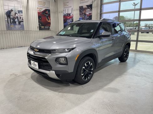 Used 2023 Chevrolet TrailBlazer LT w/ Convenience Package AWD/4WD image 4
