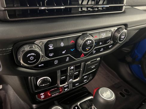 Used 2024 Jeep Wrangler Unlimited Rubicon image 30