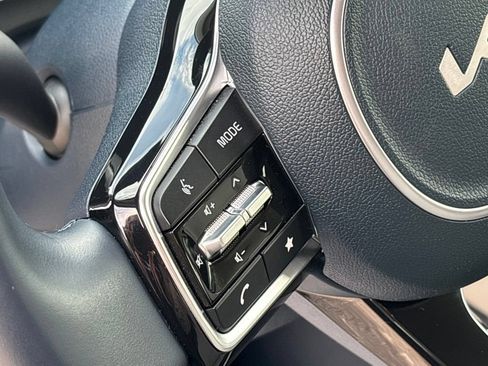 Certified 2025 Kia Carnival EX FWD image 27