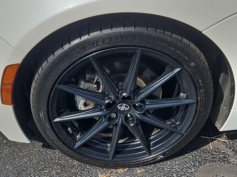 Used 2023 Toyota GR86 Premium w/ ALL Weather Mat Package (TMS) RWD image 4