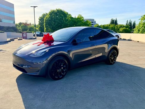 Used 2022 Tesla Model Y Long Range AWD/4WD image 7