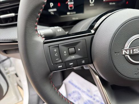 Used 2025 Nissan Kicks SR FWD image 18