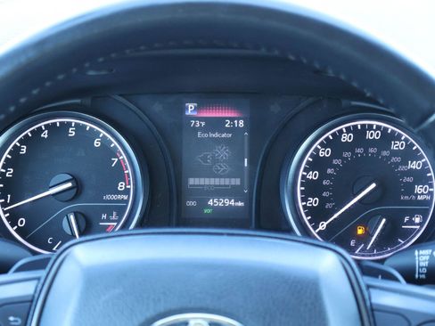 Used 2022 Toyota Camry SE image 18