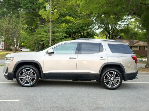 Used 2022 GMC Acadia SLT w/ Technology Package AWD/4WD image 3